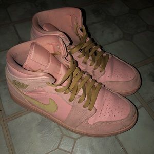 Air Jordan 1 Mids Pink